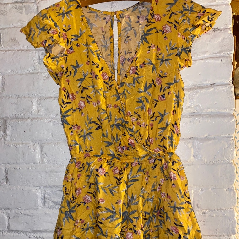 V-neck yellow ruffly romper